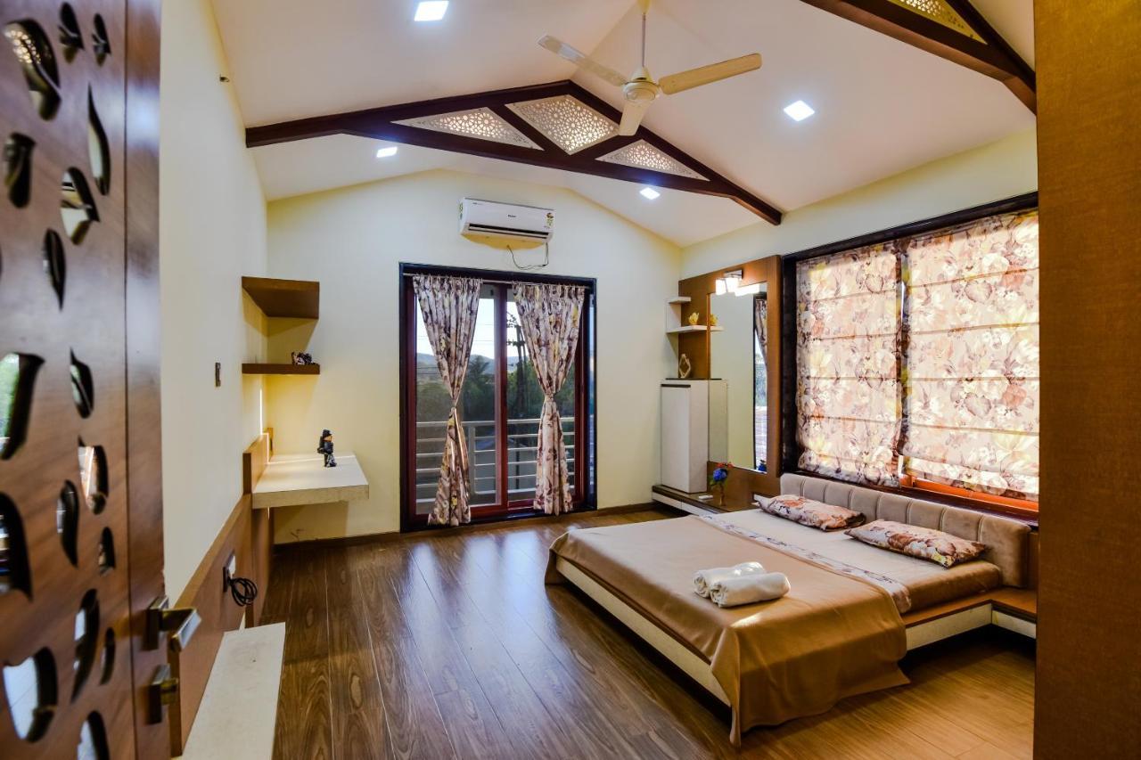 Lifeline Villas - Luxurious Taraangan 4 Mountain View Villa With Biggest Pool And Huge Open Area Lonavala Dış mekan fotoğraf