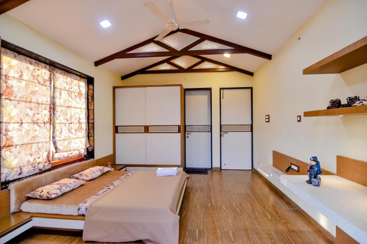Lifeline Villas - Luxurious Taraangan 4 Mountain View Villa With Biggest Pool And Huge Open Area Lonavala Dış mekan fotoğraf