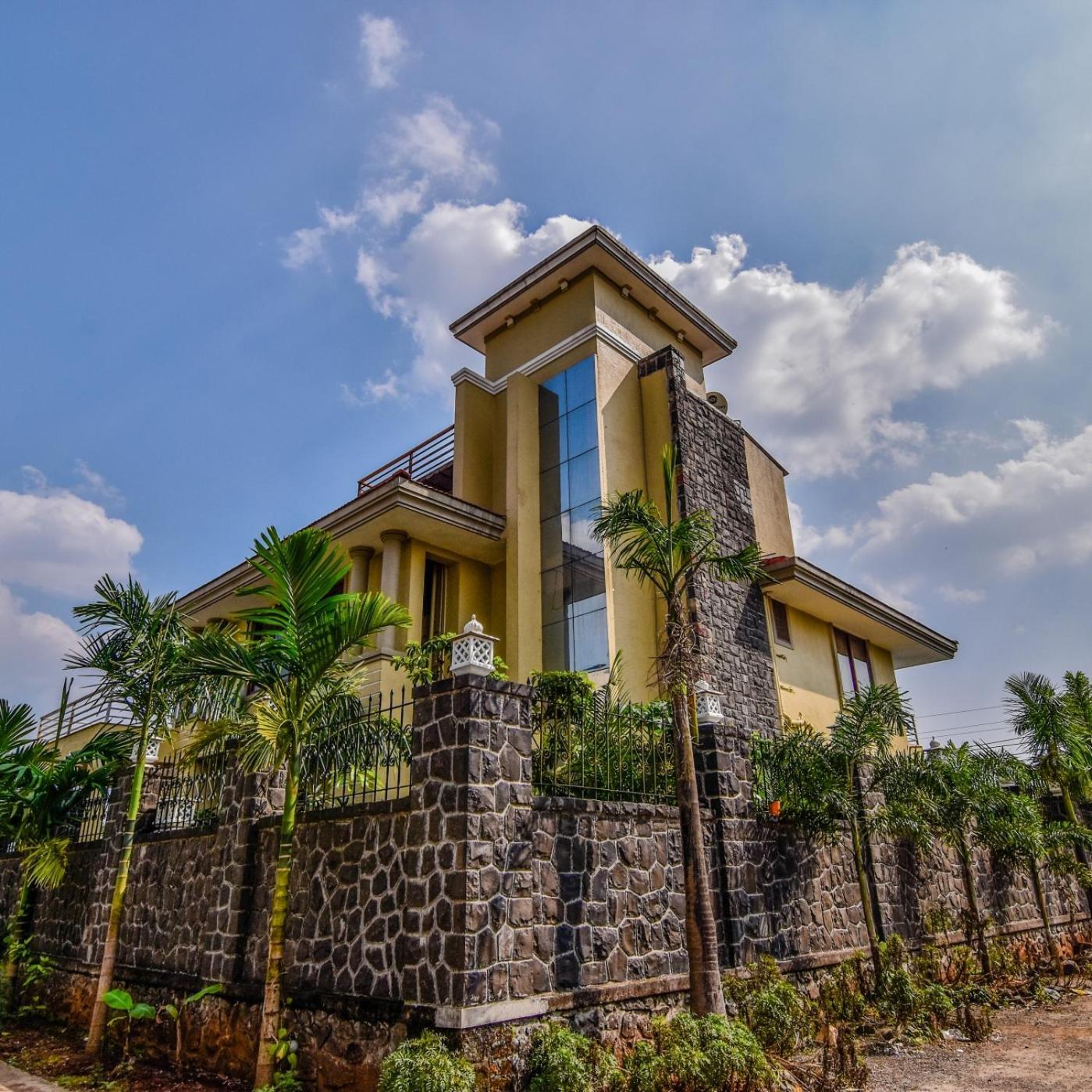 Lifeline Villas - Luxurious Taraangan 4 Mountain View Villa With Biggest Pool And Huge Open Area Lonavala Dış mekan fotoğraf
